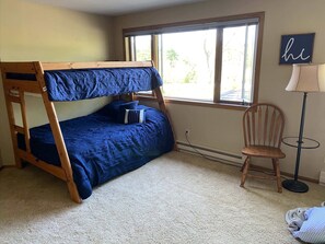 3 bedrooms, iron/ironing board, travel cot, WiFi - House on the Harbor Waterfront Home (Sturgeon Bay)