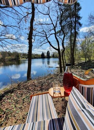 Idyllic house with 85 sqm of living space right on the lake with optional hot tub