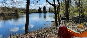 Idyllic house with 85 sqm of living space right on the lake with optional hot tub