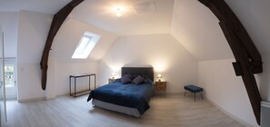 4 habitaciones, escritorio, tabla de planchar con plancha y wifi gratis 