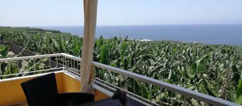 Casa Banana - Holiday home on the coast with views
