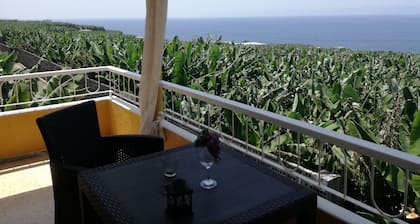 Casa Banana - Holiday home on the coast with views