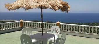 Casa Banana - Holiday home on the coast with views
