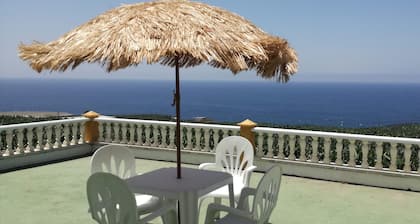 Casa Banana - Holiday home on the coast with views