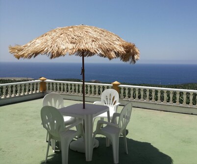 Casa Banana - Holiday home on the coast with views