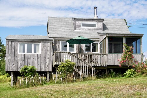 Writer's Retreat: Privacy within sight and sound of the sea