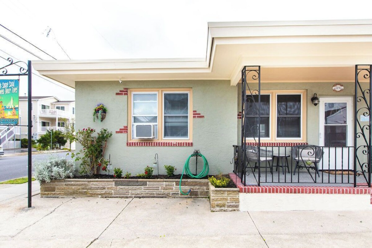 Darcy's Beach House, 1.5 Blocks to Beach and Boardwalk, Pet Friendly