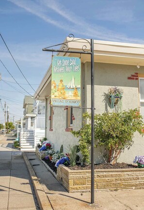 Exterior detail - Darcy's Beach House, 1.5 Blocks to Beach and Boardwalk, Pet Friendly (Wildwood)