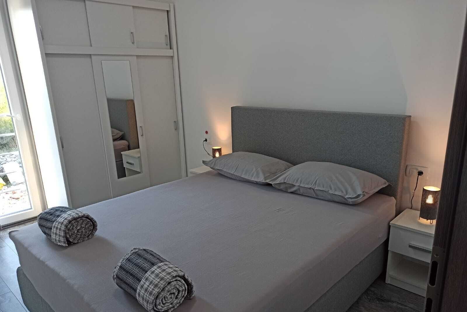 5 slaapkamers, een kluis op de kamer, een strijkplank/strijkijzer