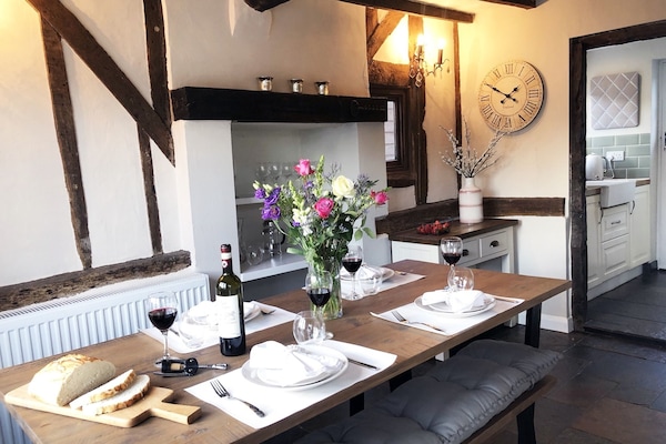Traditional Cottage, Private Bathroom (Millie’s Cottage ) | Restaurant