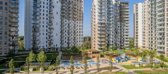 Stylish Apartment with Balcony | Parking and Workspace