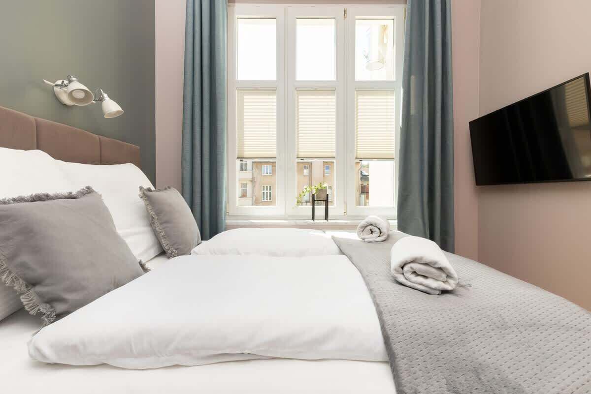 Strykjärn/strykbräda, resesäng, wi-fi och sängkläder