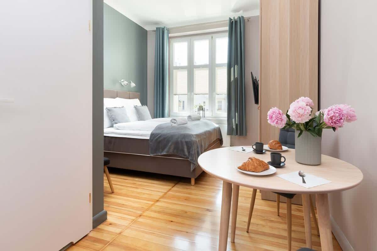 Iron/ironing board, travel cot, WiFi, bed sheets