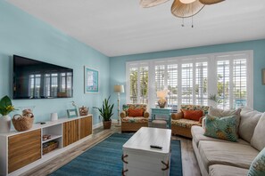 Una Smart TV, libros, una videoteca