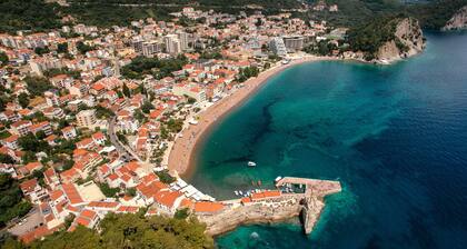 Viktorija - Two-Bedroom Apartment with Balcony