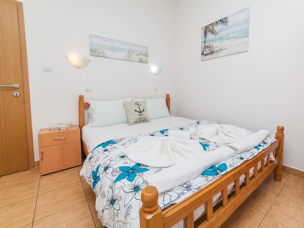 2 bedrooms, iron/ironing board, WiFi, bed sheets - Viktorija - Two-Bedroom Apartment with Balcony (Petrovac na moru)