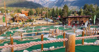 Welcome Snowmobilers! 1 Block to Downtown 5BR Sleeps16 Sauna Theater/Game Room