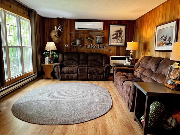 Smart-TV, Kamin, DVD-Player, Tischfußball