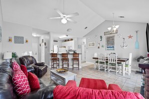 Smart TV, caminetto, impianto stereo