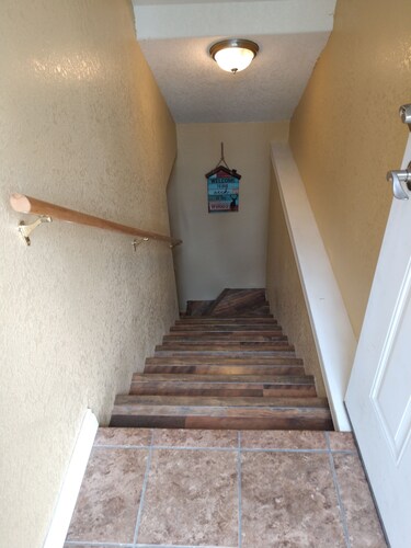 B-Comfy downstairs 2bd/1ba Apartment available