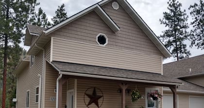 B-Comfy downstairs 2bd/1ba Apartment available