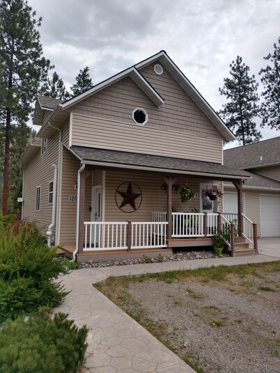 B-Comfy downstairs 2bd/1ba Apartment available