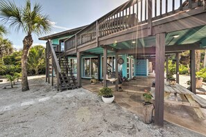 Terrace/patio - Beachfront Home on Gulf of Mexico w/ Indoor Pool (Englewood)