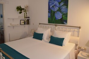2 bedrooms, in-room safe, desk, iron/ironing board