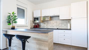 Apartment, 2 Bedrooms | Private kitchen