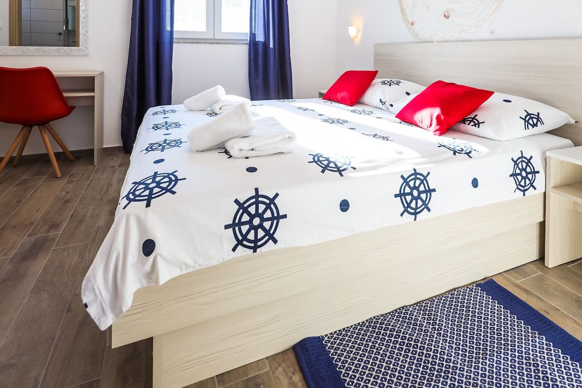 Soundproofing, WiFi (free), bed sheets