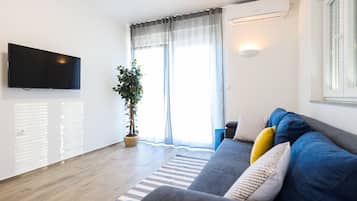 Apartment, 1 Bedroom | Living area