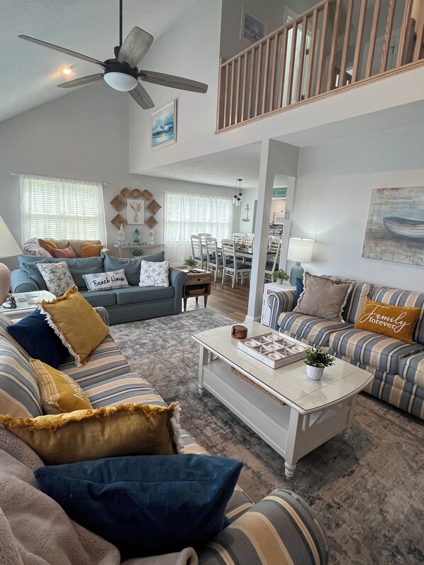 Smart TV - Beautiful Home with a Hot Tub and Community Pool in season (Nags Head)