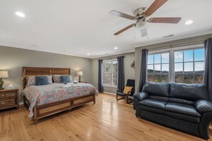 7 makuuhuonetta, työpöytä, silitysrauta/-lauta, ilmainen Wi-Fi