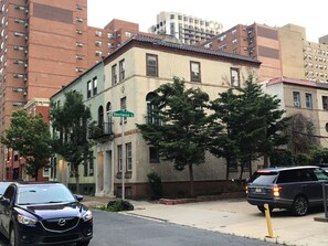 Standing proudly on Beechwood St, this classic building offers a charming urban retreat.
