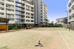 Tennis court - City Stadium Apartment on the riverfront (Townsville)