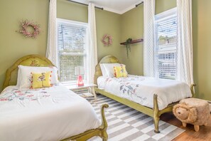 4 bedrooms, desk, iron/ironing board, travel crib