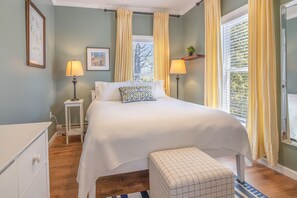 4 bedrooms, desk, iron/ironing board, travel cot