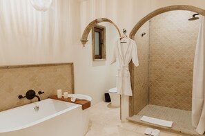 Deluxe Suite | Regadera en el baño