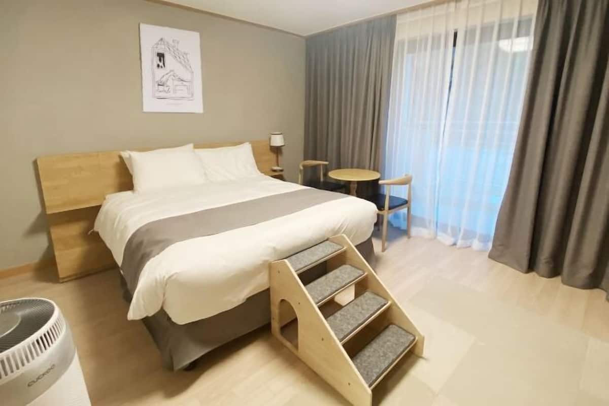 Minibar, desk, laptop workspace, blackout drapes