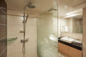 Shower, rainfall showerhead, free toiletries, hair dryer - The N Resort Hotel & Spa (Yangyang)