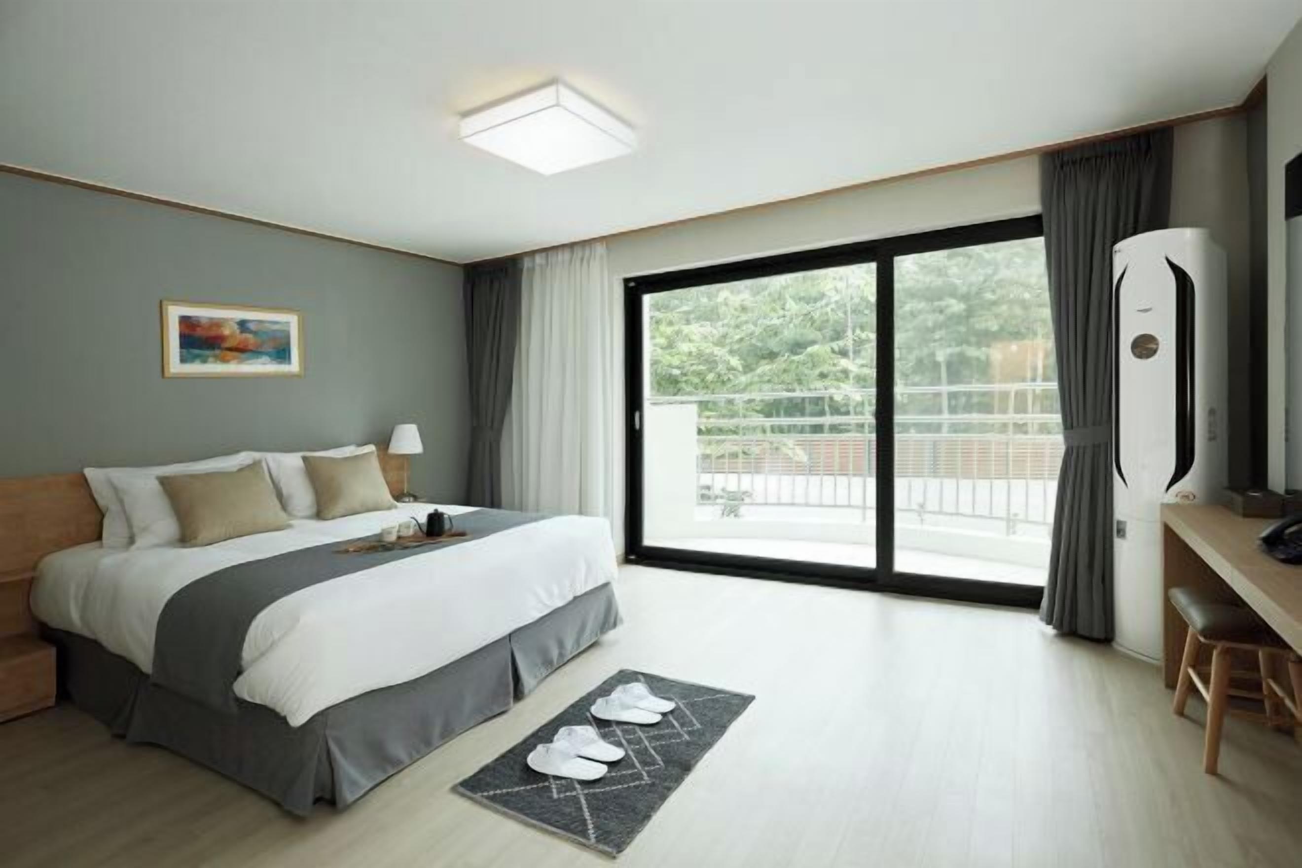 Minibar, Schreibtisch, laptopgeeigneter Arbeitsplatz