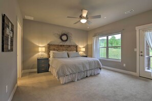 3 bedrooms, iron/ironing board, travel cot, Internet - Fraser Retreat, Walk to Ski Shuttle & Main St (Fraser)