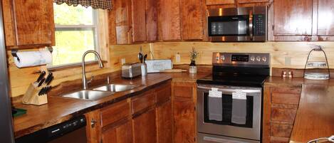 Kühlschrank, Mikrowelle, Geschirrspüler, Toaster