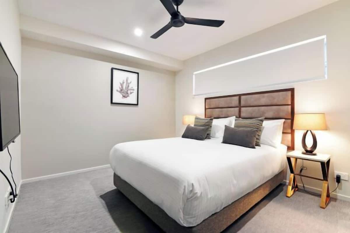 3 bedrooms, laptop workspace, soundproofing, free WiFi