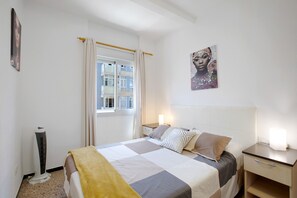 3 bedrooms, free WiFi, bed sheets - Modern Apartment "Santa Cruz Centro" in Central Location with Wi-Fi & Balcony. (Santa Cruz de Tenerife)