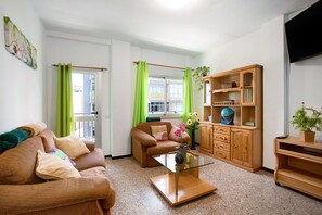 TV - Modern Apartment "Santa Cruz Centro" in Central Location with Wi-Fi & Balcony. (Santa Cruz de Tenerife)