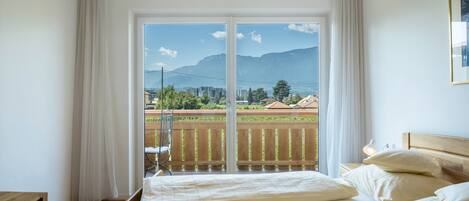 1 quarto, Wi-Fi de cortesia, roupa de cama