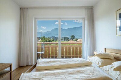 Cozy Apartment “Urbanhof - Lagrein” with Mountain View, Wi-Fi & Balcony