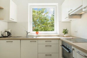 Kühlschrank, Ofen, Herdplatte, Geschirrspüler