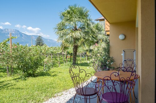 Gemütliche Ferienwohnung "Urbanhof - Juzer" mit Bergblick, WLAN & Balkon